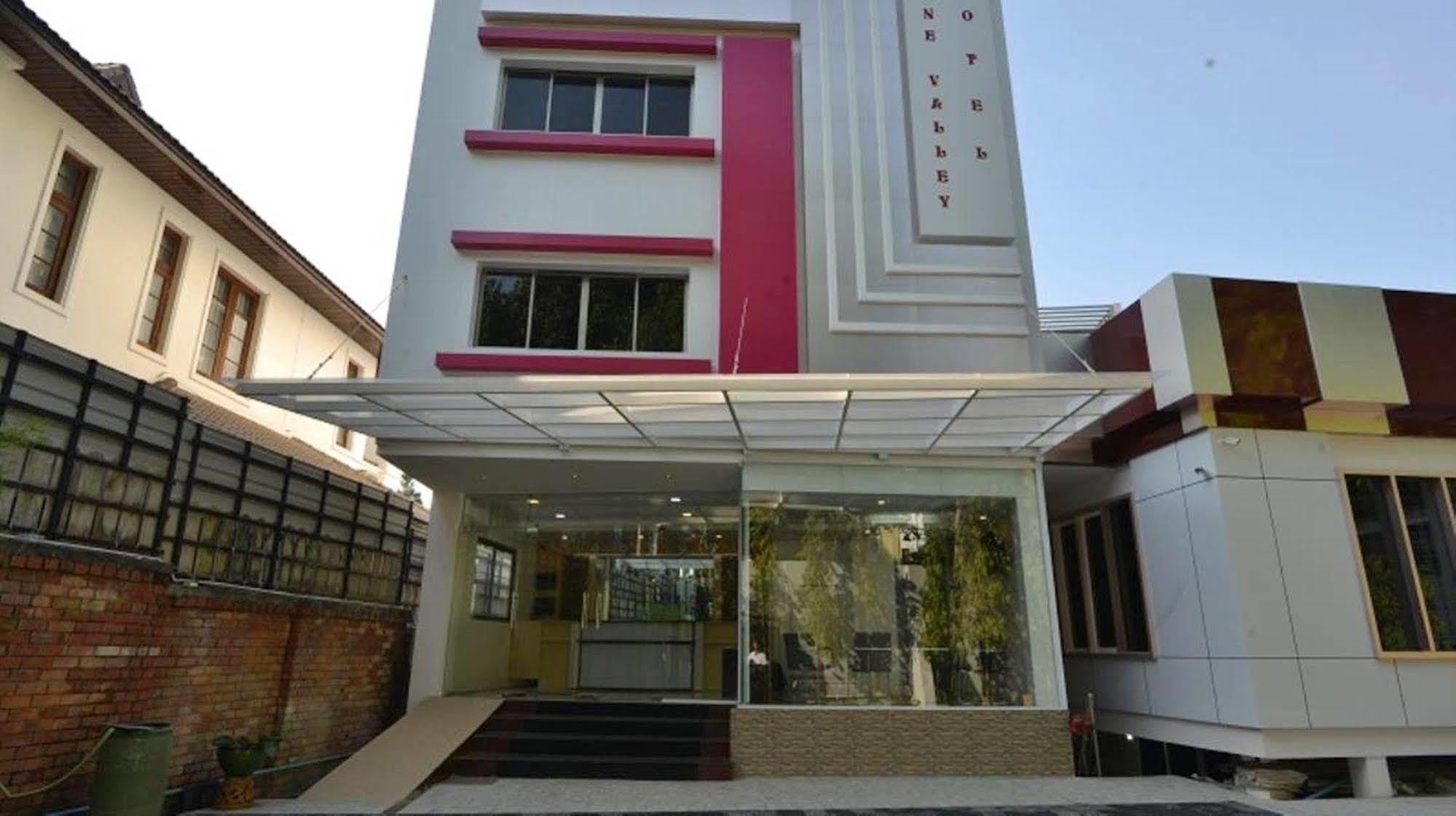 Serene Valley Hotel Yangon Exterior foto